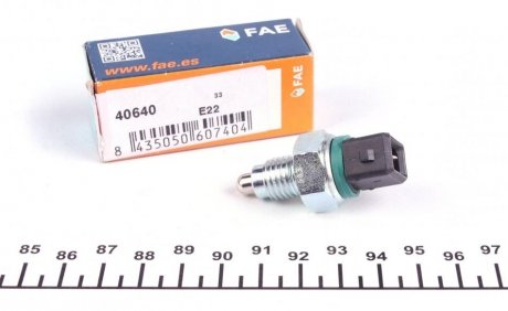 Датчик увімкнення заднього ходу BMW 3/5/6/7 -95 (M12x1.5) (наружні конт.) FAE 40640 (фото 1)