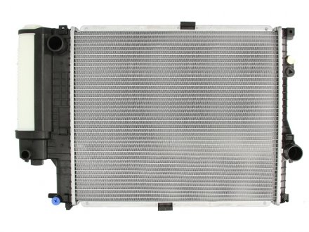 Радиатор охлаждения BMW 5 E39 (95-) (пр-во) NISSENS 60607A (фото 1)
