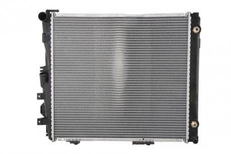 Радиатор охлаждения MERCEDES E-CLASS W 124 (84-) (пр-во) NISSENS 62683A (фото 1)
