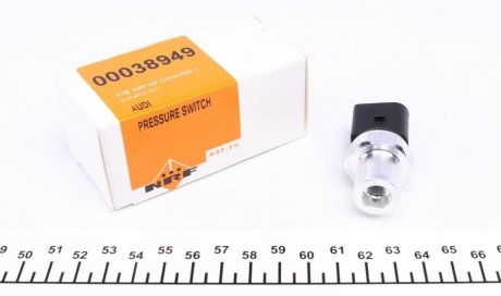 Датчик давления кондиционера AUDI A4/A5/A6/A7/A8/Q5/R8 04- (пр-во) NRF 38949 (фото 1)