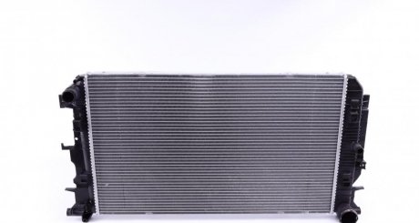 Радиатор охолодження MB Sprinter/VW Crafter 06- (+AC/-AC) 414,7x680x34 Valeo 735084 (фото 1)